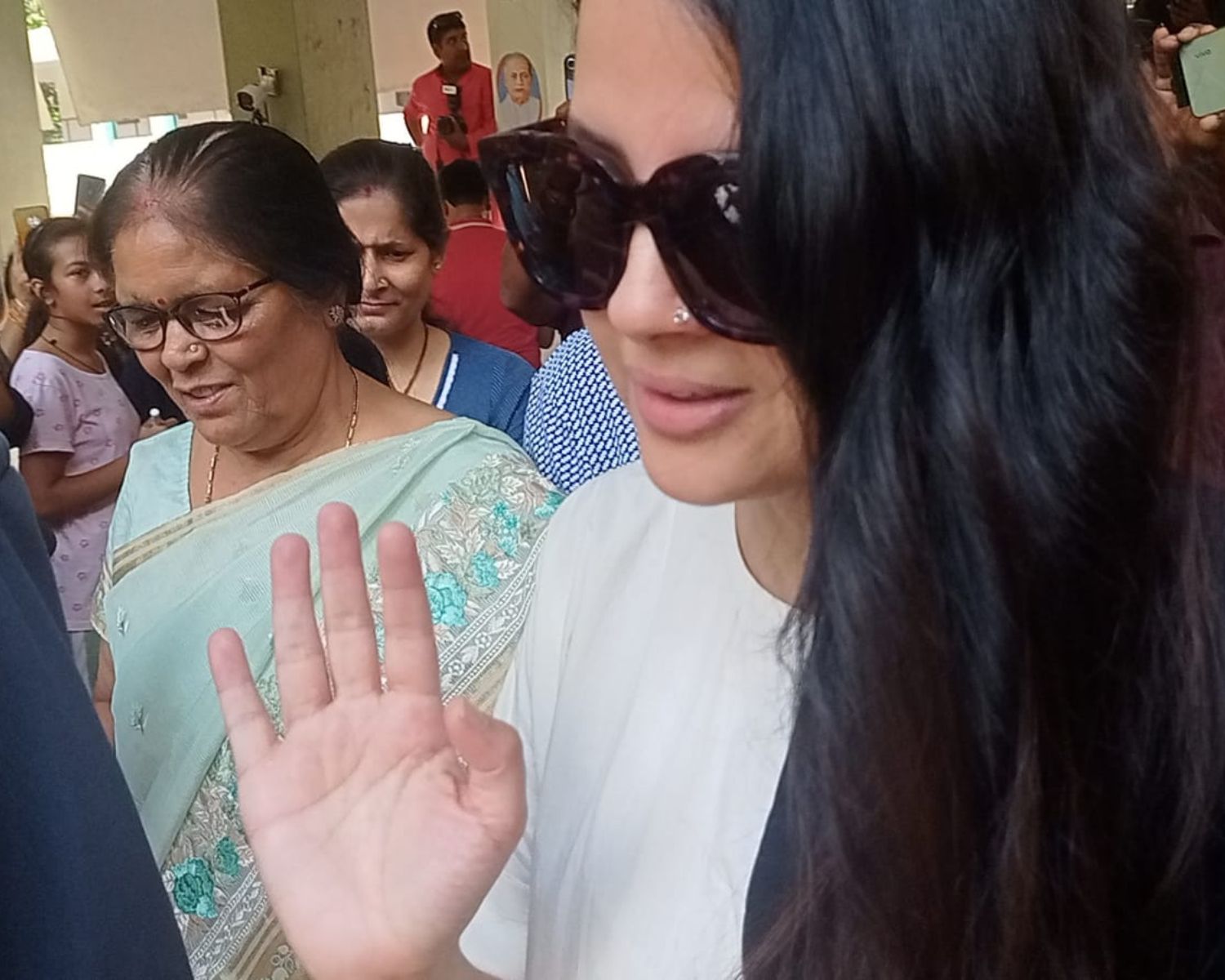 ms dhoni sakshi dhoni vote ranchi Lok Sabha Election 2024 Phase six