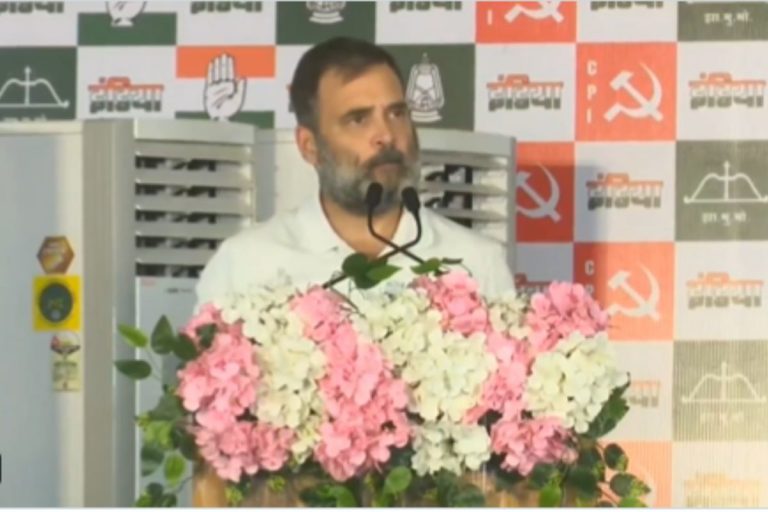 राहुल गांधी चाईबासा में बोले, आदिवासी महिलाओं की संवारेंगे जिंदगी, बनाएंगे लखपति, जोबा माझी को वोट देकर विजयी बनाएं