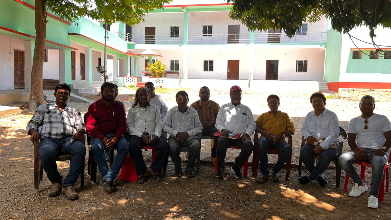 रास्का सिने अवार्ड समारोह में इसबार 14 फिल्मों को इंट्री मिली है. चयनित फिल्मों की अब जूरी स्क्रीनिंग होगी. जूरी सदस्य फिल्मों को बारीकी देख व परखेंगे. जूरी स्क्रीनिंग 27 से 31 मई तक सोनारी स्थित टीसीसी में होगा. सतरंगी रंगारंग सांस्कृतिक कार्यक्रम के बीच अवार्ड समारोह में पुरस्कार का वितरण होगा.
