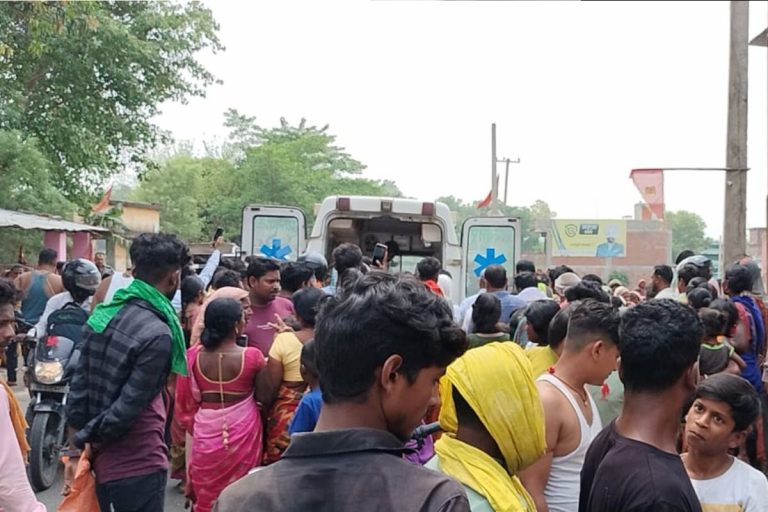 कोडरमा में सड़क हादसा, बाइक सवार दो युवकों की मौत, दुर्घटना के बाद भाग खड़े हुए दोस्त