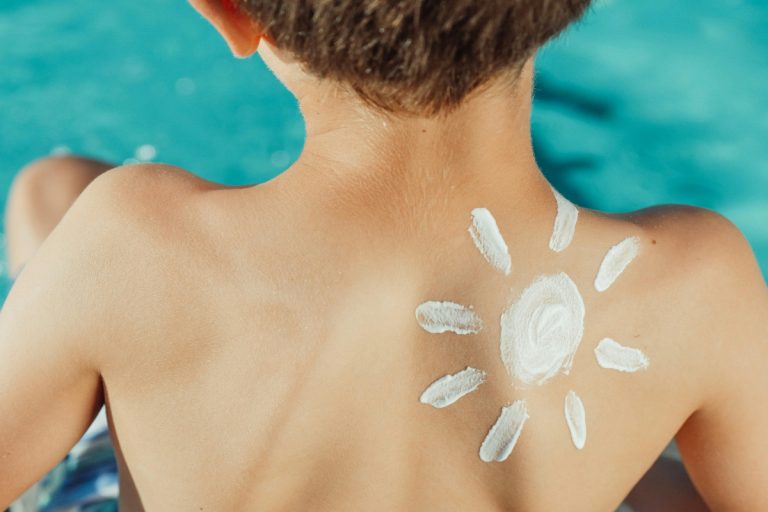 Summer Tips: आधे से ज्यादा लोग नहीं जानते सनस्क्रीन लगाने का सही तरीका, यहां जानें