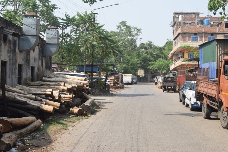 बर्मामांइस : मिल एंड गोडाउन एरिया के फुटपाथ और गलियों का अतिक्रमण आगजनी होने पर हो घट सकती है बड़ी घटना