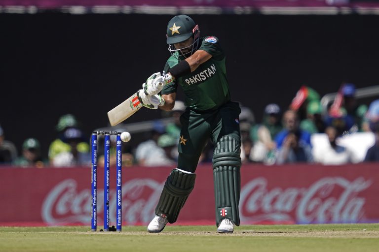 T20 World Cup: बाबर आजम ने तोड़ा विराट कोहली का वर्ल्ड रिकॉर्ड, इस मामले में निकले आगे