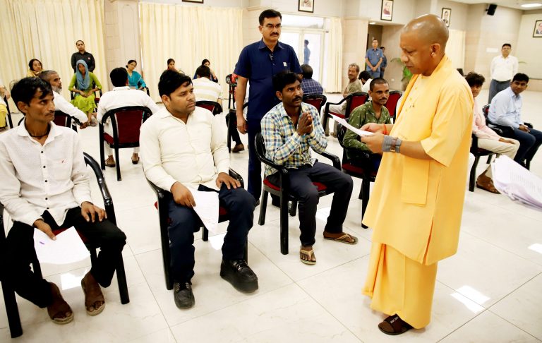 UP News : यूपी में नदियों और पुराने तालाबों के किनारे से अतिक्रमण हटेंगे, सीएम योगी ने दिया ये निर्देश