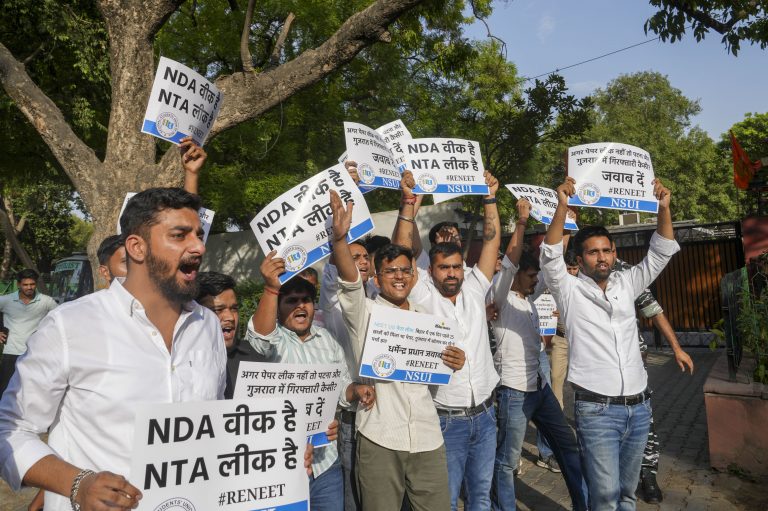 NEET-UG Paper Leak: सीबीआई ने भरतपुर मेडिकल कॉलेज के दो छात्र समेत 3 को किया गिरफ्तार, सॉल्‍वर गिरोह का हैं हिस्सा