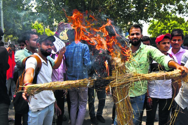 परीक्षाओं में गड़बड़ी अस्वीकार्य है
