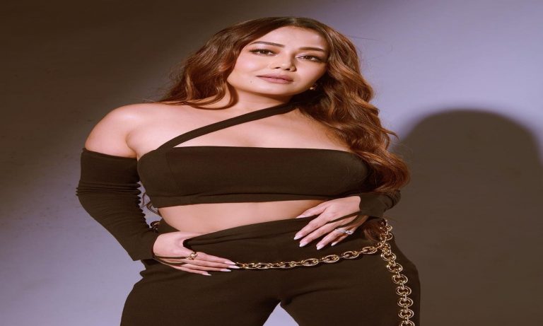 Neha Kakkar Birthday: शाहरुख खान के इस एल्बम से बनी रातों रात स्टार, आज हैं करोड़ों की मालकिन
