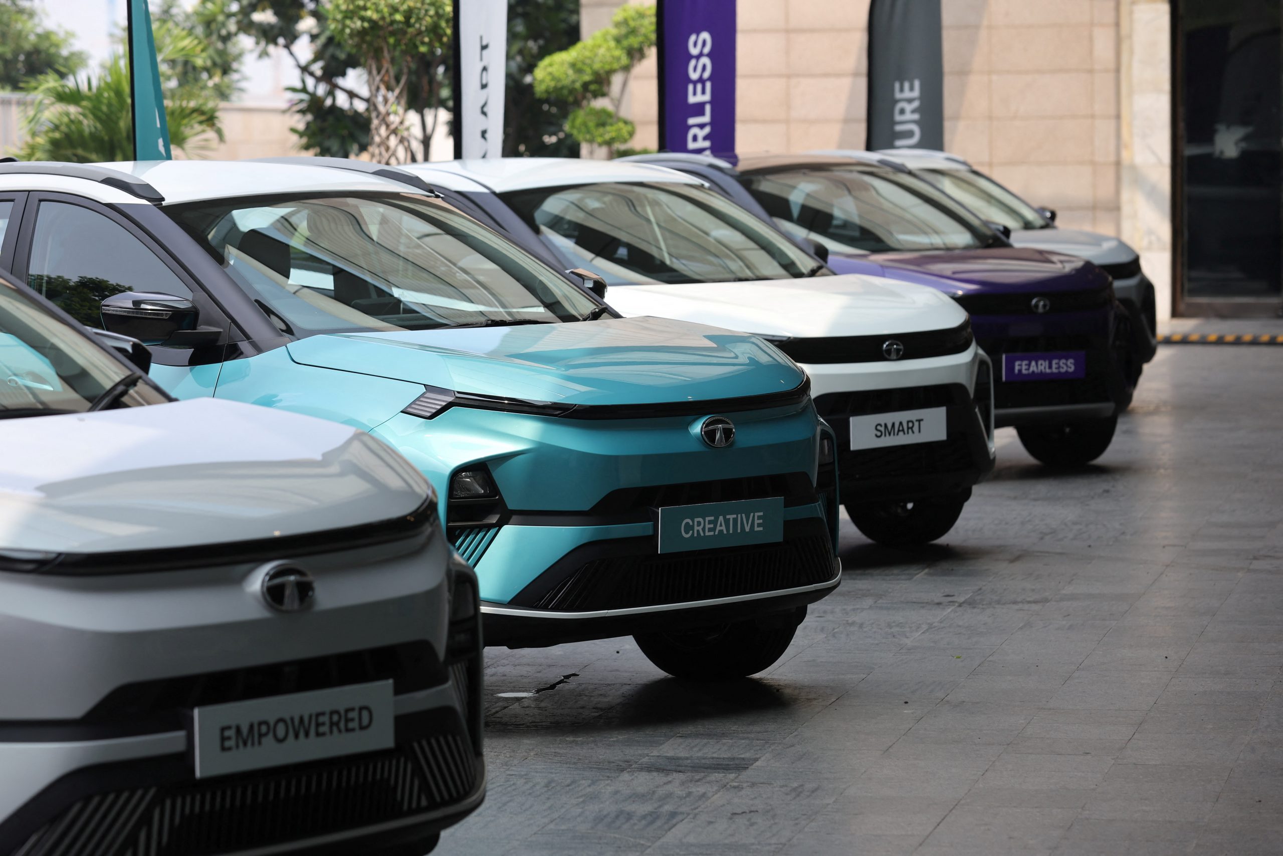 Tata Punch India best selling SUV becomes tax free Up to Rs 1 lakh discount is available in csd