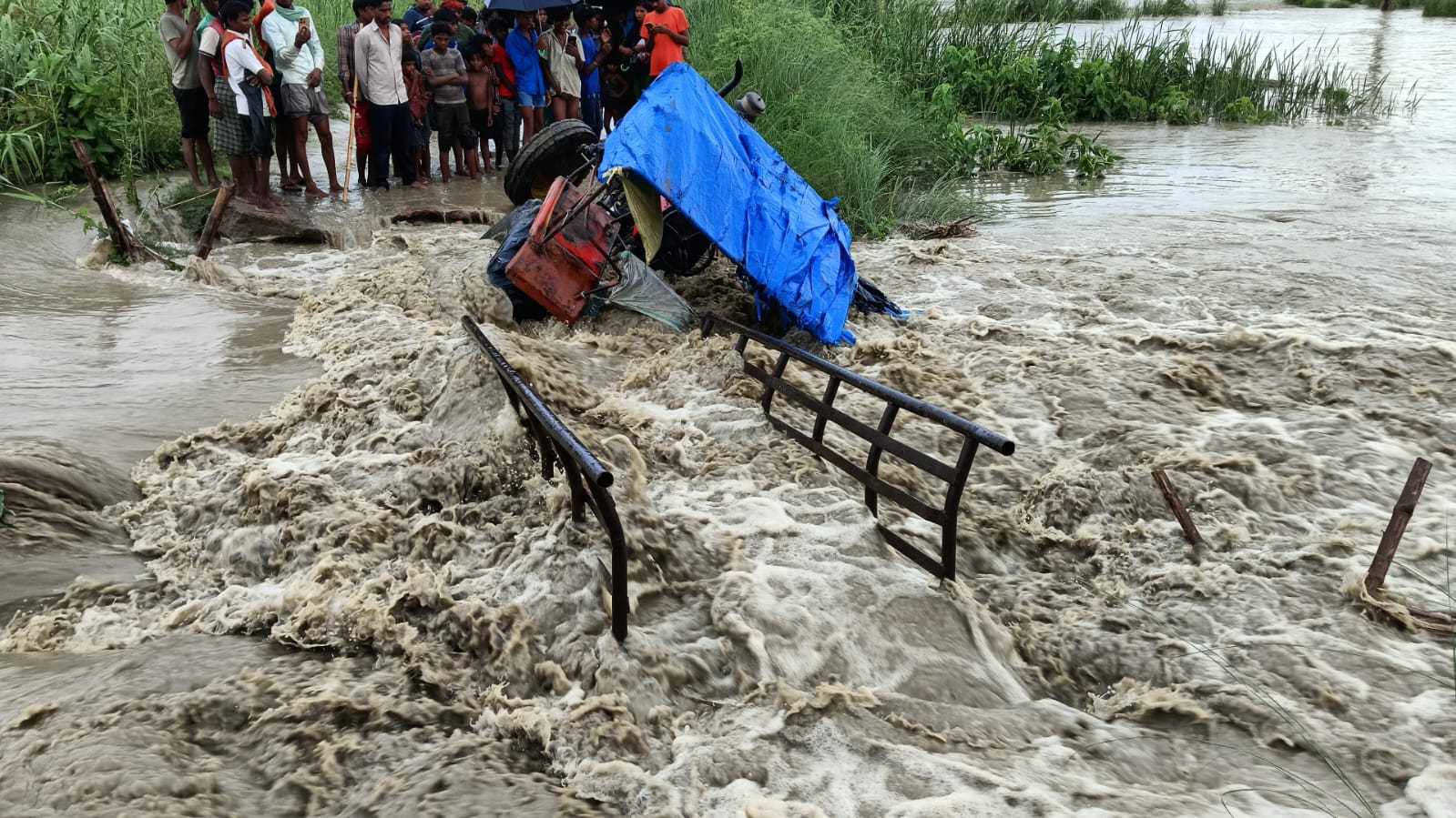 Bagaha Temporary bridge collapsed