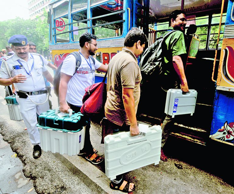 राज्य में चुनाव ड्यूटी में लगायी गयीं 3200 बसें