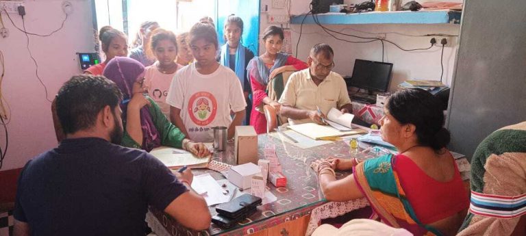 हीट स्ट्रोक से कस्तूरबा विद्यालय की कई छात्राएं हुईं बीमार