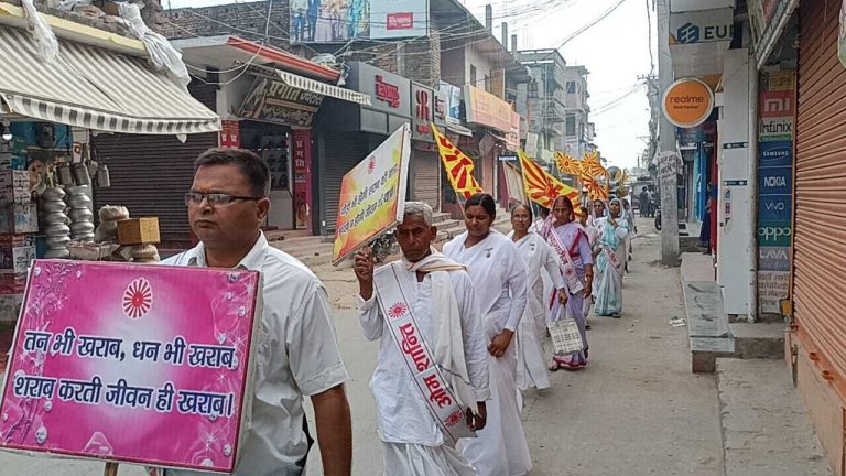 व्यसन शरीर के साथ सोच एवं मन मस्तिष्क में घोल देता है जहर