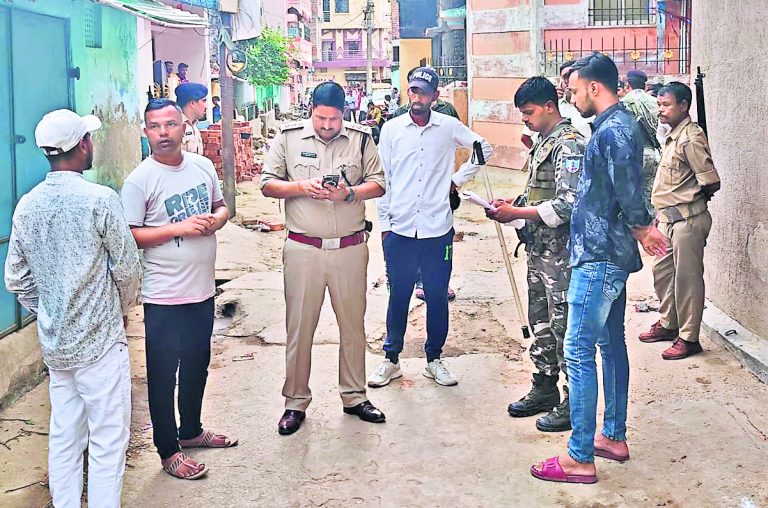 दो पक्षों में मारपीट के बाद फायरिंग, बच्चे को लगी गोली