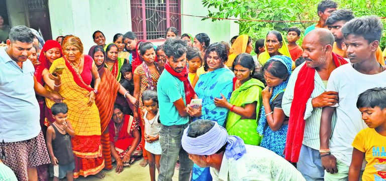 हाइवा की चपेट में आने से साइकिल सवार युवक की गयी जान