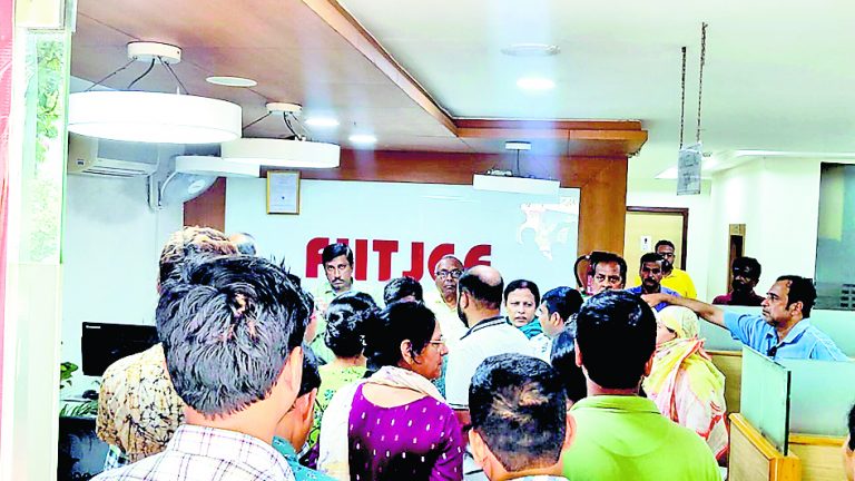 कोचिंग सेंटर अचानक बंद होने पर अभिभावकों ने मचाया हंगामा