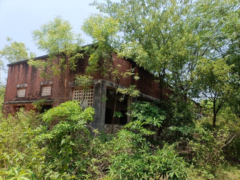 बंडामुंडा :  प्रसिद्ध लाल स्कूल खंडहर में हुआ तब्दील, असामाजिक तत्वों का बना अड्डा