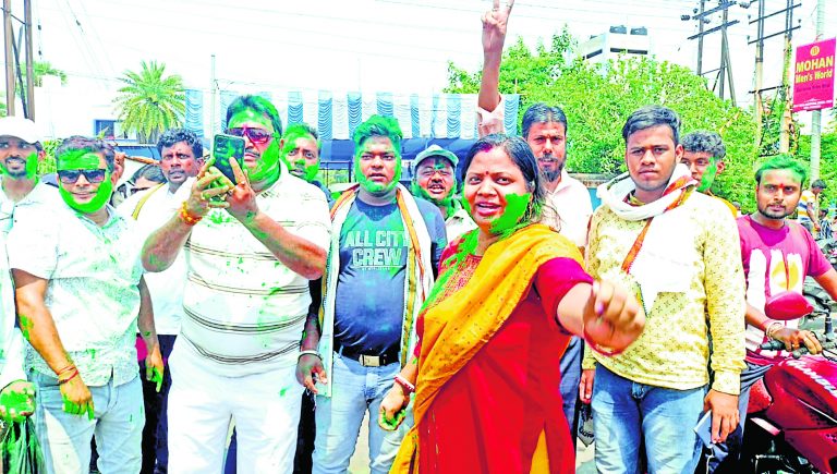 सात में से पांच विस क्षेत्रों में मिली तृणमूल को बढ़त, दो में भाजपा को
