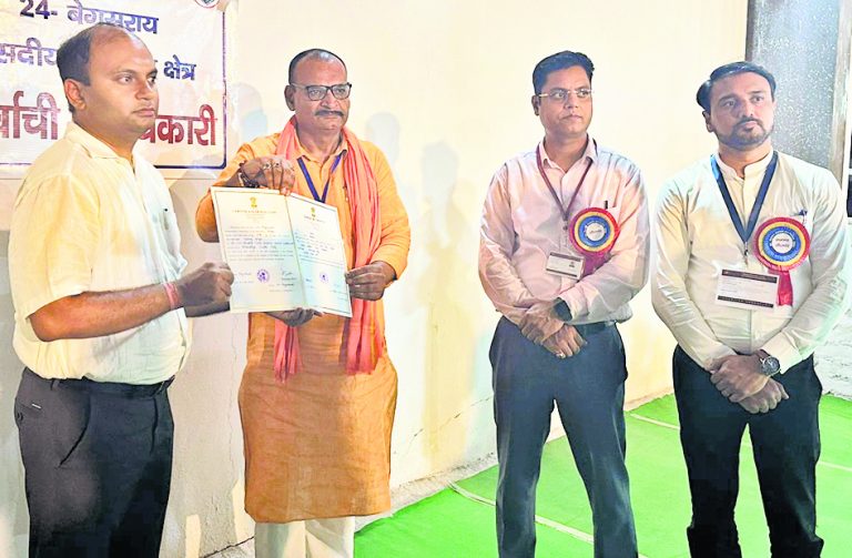 8वें राउंड की गिनती शुरू होने के बाद अंत तक आगे रहे गिरिराज