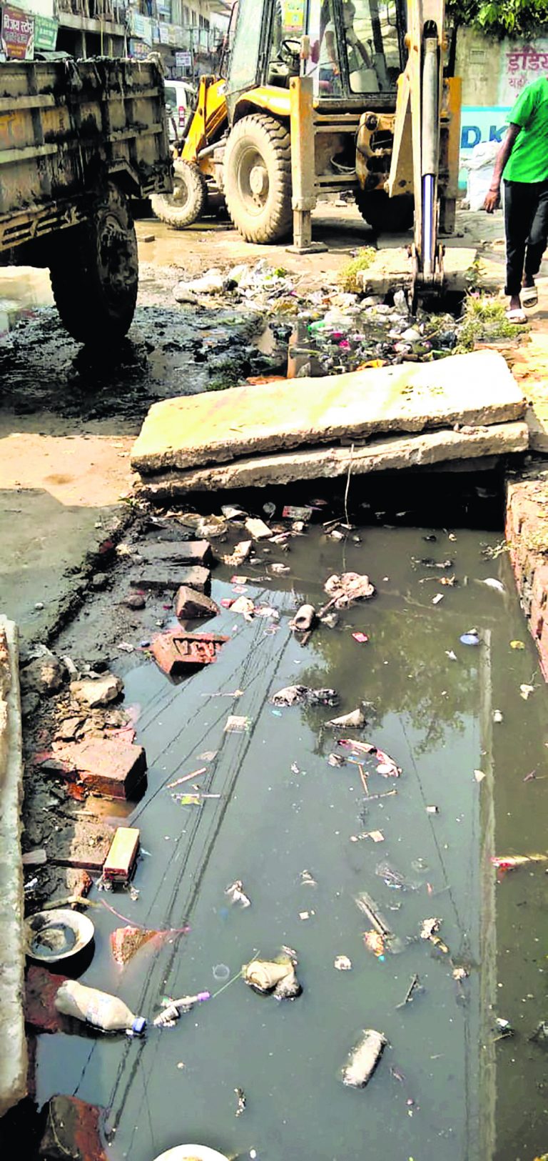 मॉनसून आने से पहले शहर में की जा रही नालों की सफाई