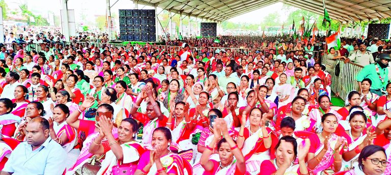 एनडीए ने भ्रष्टाचार, परिवारवाद को बनाया मुद्दा, तो इंडिया गठबंधन ने संविधान बदल देने का नरेटिव चलाया