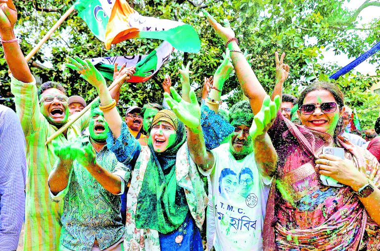 हावड़ा : दोनों सीटों पर फिर खिला जोड़ा फूल