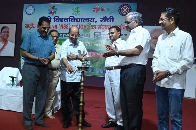 संकल्प लें कि अपने जन्मदिन पर कम से कम एक पौधा लगायेंगे : कुलपति