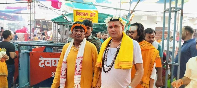 धनबाद से नवनिर्वाचित सांसद ढुल्लू महतो पहुंचे बाबा मंदिर