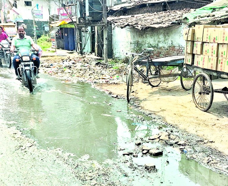बरसात नजदीक, अभी भी अतिक्रमण वाले जगहों पर नहीं हुई नालों की उड़ाही