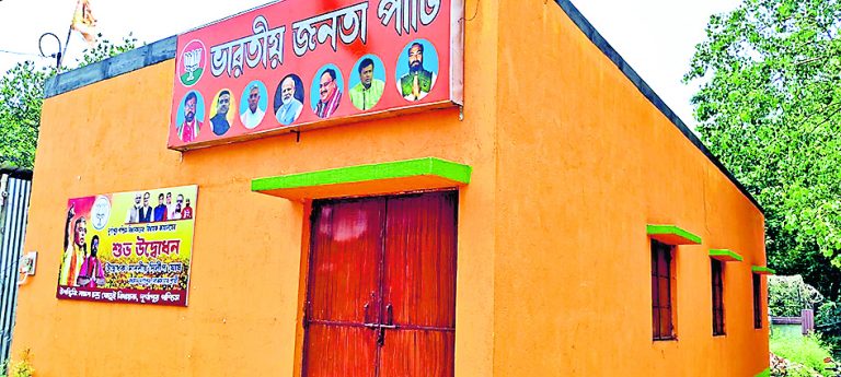 भाजपा विधायक के कार्यालय में तोड़फोड़ व लूटपाट