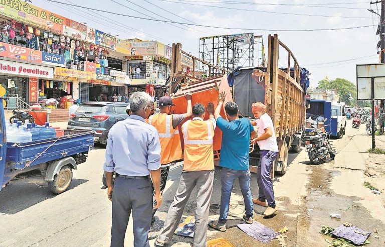बरियातू रोड और हटिया से हटाया गया अतिक्रमण