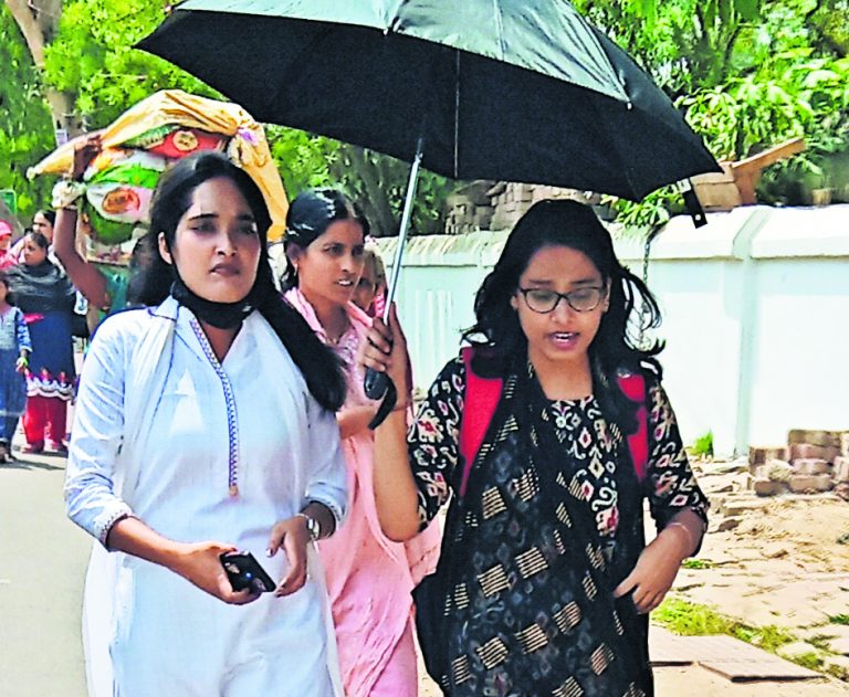 42 डिग्री पहुंचा पारा, असहनीय हुई धूप