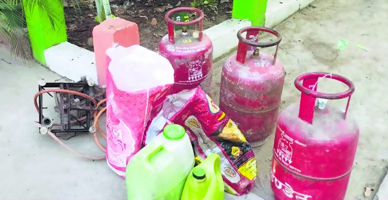 25 लीटर देसी शराब के साथ दो भाई गिरफ्तार, शराब बनाने वाला उपकरण जब्त
