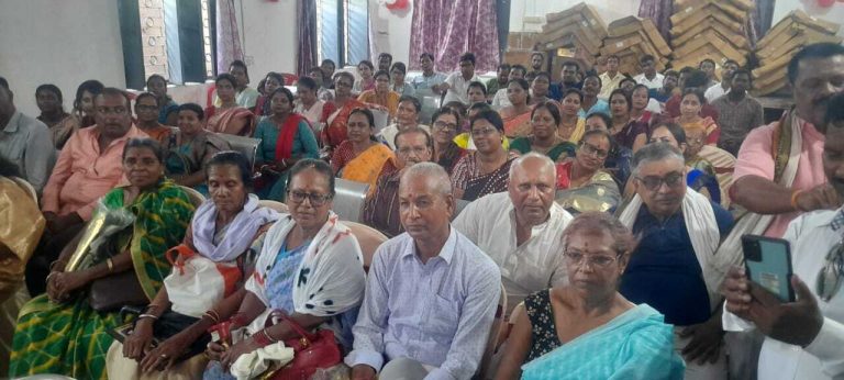सीएस ने डेढ़ दर्जन सेवानिवृत्त कर्मियों को किया सम्मानित