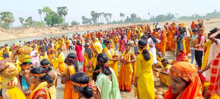कलशयात्रा में शामिल हुए सैकड़ों भक्त