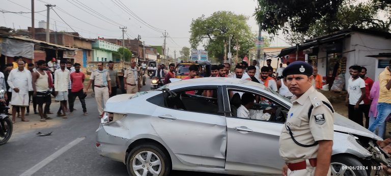 कार ने एक व्यक्ति को रौंद बाइक में मारी टक्कर
