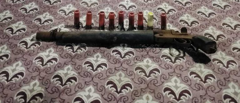 हथियार व कारतूस के साथ अपराधी धराया