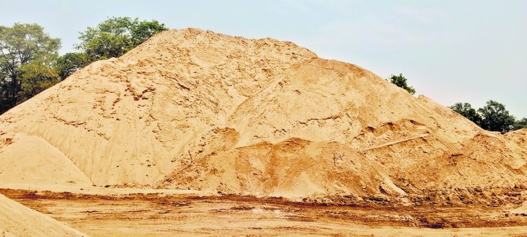 15 जून तक ही बालू खनन, स्टॉक करने की मची होड़