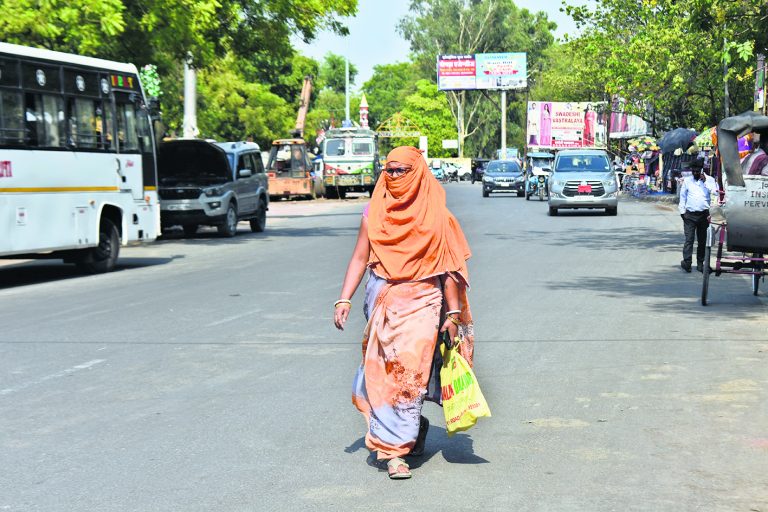 भीषण गर्मी ने किया बेहाल, दो और दिनों तक हीट वेव