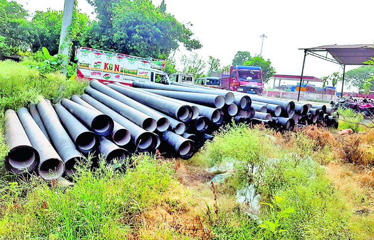 लाखों की पाइप चोरी करने के आरोप में सात गिरफ्तार