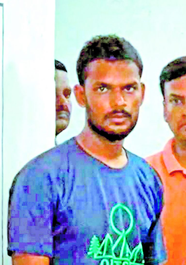 मर्डर, आर्म्स एक्ट, शराब तस्करी सहित छह मामलों में आरोपी है सूरज सिंह