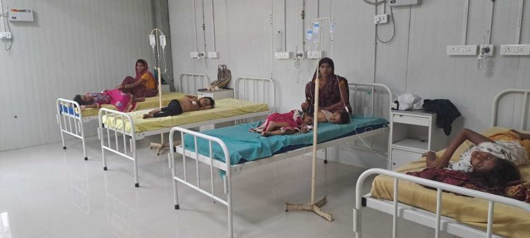बच्चे हो रहे दस्त व डायरिया के शिकार