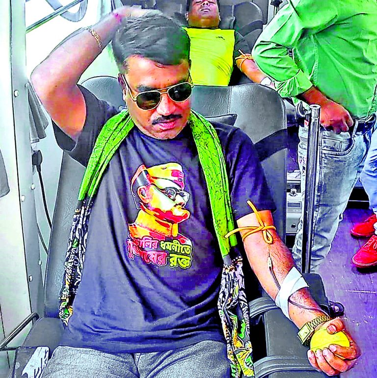 रक्तदान कर भी जरूरतमंदों की जिंदगी बचाने में जुटा है एक वर्दीधारी जवान