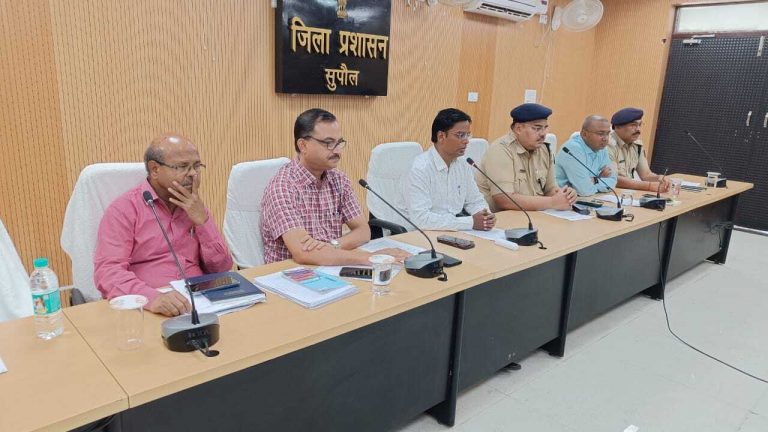 शांति व सौहार्दपूर्ण माहौल में मनाये ईद उल जोहा : डीएम