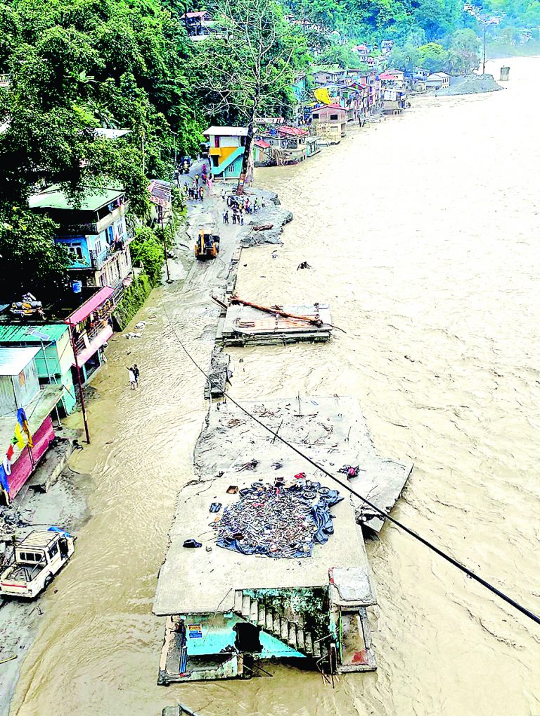 सिक्किम में भारी बारिश, उत्तर बंगाल के कई जिलों में अलर्ट