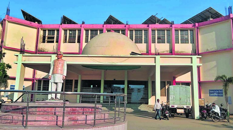 छात्रों में नामांकन की रुचि कम, कुलपति ने की आवेदन करने की अपील