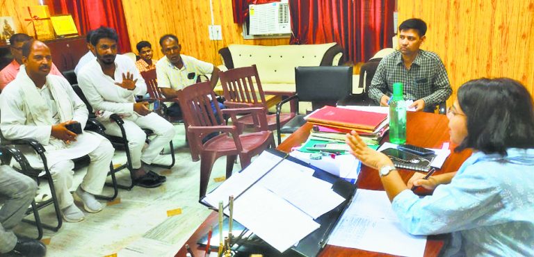 बंद पड़े राजकीय नलकूपों की जांच कर कराएं चालू : डीडीसी