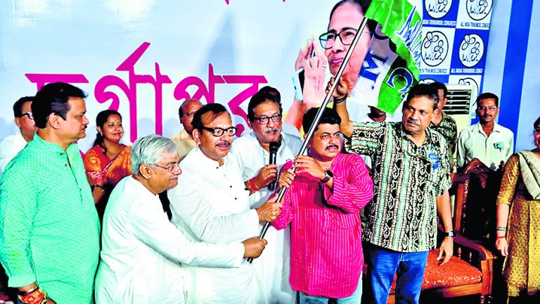 दुर्गापुर में माकपा को तगड़ा झटका, पंकज राय सरकार हुए तृणमूल में शामिल