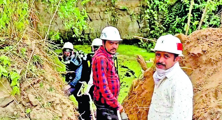 परित्यक्त खदान के पानी में मिला सिर कटा शव