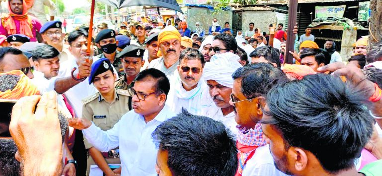 प्रशासन को मिला एक सप्ताह का अल्टीमेटम