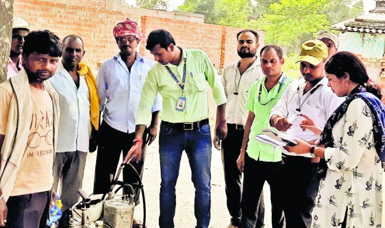 कालाजार मुक्त अभियान के तहत सिंथेटिक पाइरोथाइराइड का छिड़काव शुरू